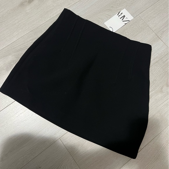 Zara Mini Skirt - Picture 2 of 5